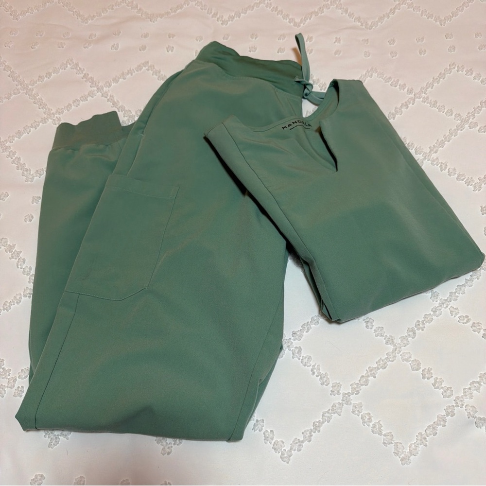 Women's Green Medical Scrub Set - Unbranded